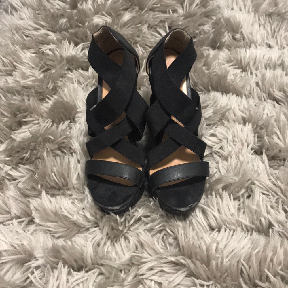 Black scrappy Chinese laundry wedges